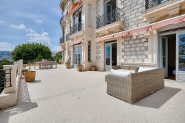 Vente
Nice - Exceptionnel appartement rénové dans un ancien Palace de Cimiez