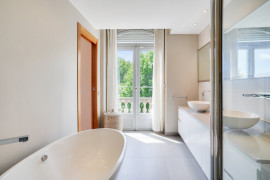 Vente
Nice - Exceptionnel appartement rénové dans un ancien Palace de Cimiez