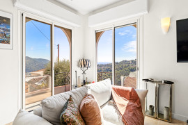
                                                                                        Vente
                                                                                         Nice - Falicon - Jolie maison 4 pièces de 95 m² rénové avec terrasse, jardin et vue sur les collines et la mer