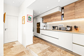 
                                                                                        Vente
                                                                                         Nice - Falicon - Jolie maison 4 pièces de 95 m² rénové avec terrasse, jardin et vue sur les collines et la mer