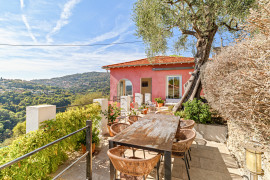 
                                                                                        Vente
                                                                                         Nice - Falicon - Jolie maison 4 pièces de 95 m² rénové avec terrasse, jardin et vue sur les collines et la mer
