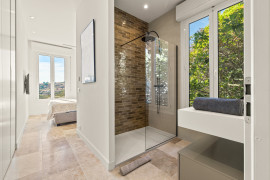 
                                                                                        Vente
                                                                                         Nice - Falicon - Jolie maison 4 pièces de 95 m² rénové avec terrasse, jardin et vue sur les collines et la mer