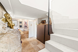 
                                                                                        Vente
                                                                                         Nice - Falicon - Jolie maison 4 pièces de 95 m² rénové avec terrasse, jardin et vue sur les collines et la mer
