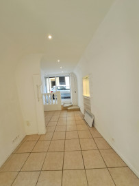 
                                                                                        Location
                                                                                         NICE / GAMBETTA Local 12m²