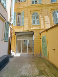 
                                                                                        Location
                                                                                         NICE / GAMBETTA Local 12m²