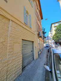 
                                                                                        Location
                                                                                         NICE / GAMBETTA Local 12m²