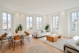 Vente
Nice - Le Port - Grand 5 pièces de 136 m² en étage élevé et entièrement rénové