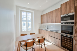 Vente
Nice - Le Port - Grand 5 pièces de 136 m² en étage élevé et entièrement rénové