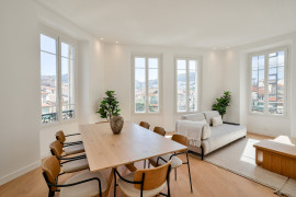 
                                                                                        Vente
                                                                                         Nice - - 5 pièces de 136 m² entièrement rénové