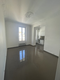 
                                                                                        Location
                                                                                         NICE / LIBERATION - Appartement 3 pièces MEUBLE en avant dernier étage