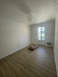 
                                                                                        Location
                                                                                         NICE / LIBERATION - Appartement 3 pièces MEUBLE en avant dernier étage