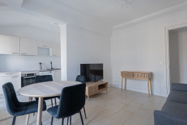 
                                                                                        Location
                                                                                         NICE / LIBERATION - Appartement 3 pièces MEUBLE en avant dernier étage