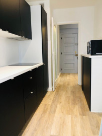 
                                                                                        Vente
                                                                                         NICE / LIBERATION - Appartement de type 2 pièces avec balcon