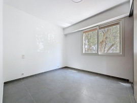 
                                                                                        Vente
                                                                                         Nice Mont Boron - 3 pièces refait à neuf avec Vue Mer