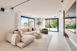 Vente
NICE - Mont Boron - Magnifique Penthouse de 120 m² entièrement rénové avec une terrasse de 80 m² et vue panoramique