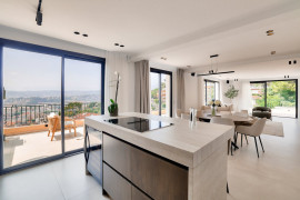 Vente
NICE - Mont Boron - Magnifique Penthouse de 120 m² entièrement rénové avec une terrasse de 80 m² et vue panoramique