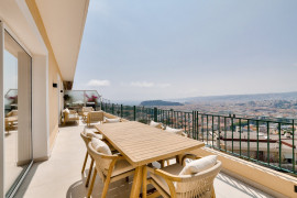 
                                                                                        Vente
                                                                                         NICE - Mont Boron - Magnifique Penthouse de 120 m² entièrement rénové avec une terrasse de 80 m² et vue panoramique