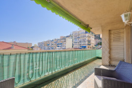 Vente
Nice - Parc Impérial - Grand 3-4 pièces traversant de 83,60 m2 avec stationnement.