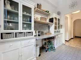 
                                                                                        Vente
                                                                                         Nice Promenade des Anglais - Beau 3 pièces 72 m² avec jardin en front de mer