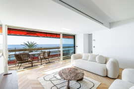 
                                                                                        Vente
                                                                                         Nice - Promenade des anglais - Magnifique 4 pièces traversant de 115m2 entièrement rénové avec vue mer