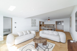 
                                                                                        Vente
                                                                                         Nice - Promenade des anglais - Magnifique 4 pièces traversant de 115m2 entièrement rénové avec vue mer