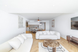 
                                                                                        Vente
                                                                                         Nice - Promenade des anglais - Magnifique 4 pièces traversant de 115m2 entièrement rénové avec vue mer