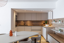 
                                                                                        Vente
                                                                                         Nice - Promenade des anglais - Magnifique 4 pièces traversant de 115m2 entièrement rénové avec vue mer