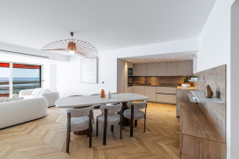 
                                                                                        Vente
                                                                                         Nice - Promenade des anglais - Magnifique 4 pièces traversant de 115m2 entièrement rénové avec vue mer