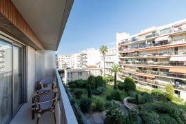 
                                                                                        Vente
                                                                                         Nice - Promenade des anglais - Magnifique 4 pièces traversant de 115m2 entièrement rénové avec vue mer