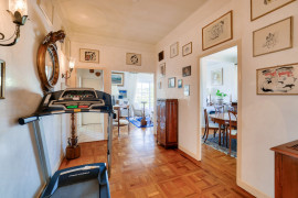 Vente
Nice - Rare à la vente – Spacieux 3/4 pièces en dernier étage avec vue mer, quartier Cimiez