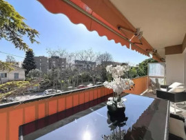 
                                                                                        Vente
                                                                                         Nice Rimiez - Superbe 4 pièces 98m2 entièrement rénové avec vue dégagée sur la verdure et proche des commodités.