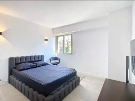 
                                                                                        Vente
                                                                                         Nice Rimiez - Superbe 4 pièces 98m2 entièrement rénové avec vue dégagée sur la verdure et proche des commodités.