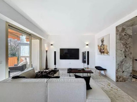 
                                                                                        Vente
                                                                                         Nice Rimiez - Superbe 4 pièces 98m2 entièrement rénové avec vue dégagée sur la verdure et proche des commodités.