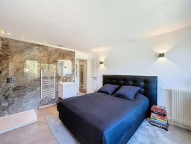 
                                                                                        Vente
                                                                                         Nice Rimiez - Superbe 4 pièces 98m2 entièrement rénové avec vue dégagée sur la verdure et proche des commodités.