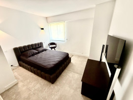 
                                                                                        Vente
                                                                                         Nice Rimiez - Superbe 4 pièces 98m2 entièrement rénové avec vue dégagée sur la verdure et proche des commodités.