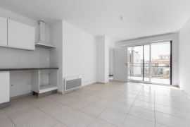 
                                                                                        Location
                                                                                         NICE / RIQUIER - Appartement 2 pièces à louer avec terrasse et stationnement