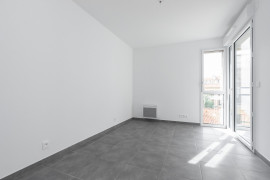 
                                                                                        Location
                                                                                         NICE / RIQUIER - Appartement 2 pièces à louer avec terrasse et stationnement