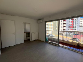 
                                                                                        Location
                                                                                         NICE SAINT ROCH - Studio climatisé avec balcon