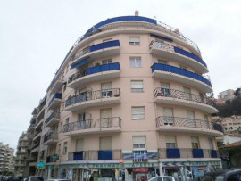 Vente
Nice St Sylvestre - Un appartement rénové avec garage, au calme, bien situé dans un secteur vivant et familial