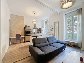 
                                                                                        Vente
                                                                                         Nice Valrose - Charmant 2 pièces en duplex dans un Palais Belle Epoque entouré de jardins