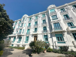 
                                                                                        Vente
                                                                                         Nice Valrose - Charmant 2 pièces en duplex dans un Palais Belle Epoque entouré de jardins