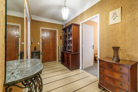 
                                                                                        Vente
                                                                                         Nice - Wilson-  Joli 3 pièces traversant avec de nombreux extérieurs à rénover