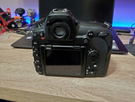 
                                                                                        Photo
                                                                                         NIKON D850