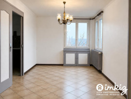 
                                                                                        Vente
                                                                                         Opportunité à saisir : T4 de 58m² à fort potentiel