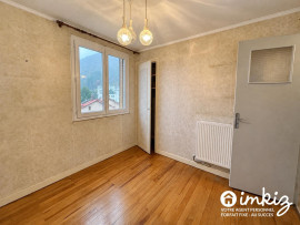 
                                                                                        Vente
                                                                                         Opportunité à saisir : T4 de 58m² à fort potentiel