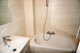 
                                                                                        Location
                                                                                         P17 Rue Pouchet meublé 2 pièces Rdc sur jardin