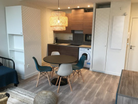 
                                                                                        Location
                                                                                         Paradis 32*