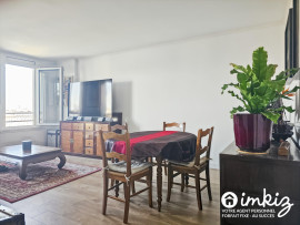
                                                                                        Vente
                                                                                         Paris 10ème 4 pièces de 89 m² avec vue panoramique
