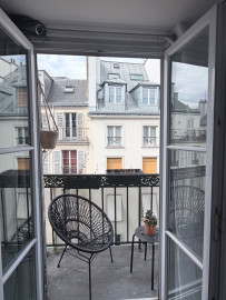 
                                                                                        Location
                                                                                         Paris 11e — Appartement 2 pièces meublé