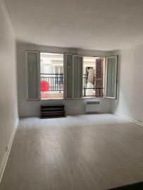 
                                                                                        Location
                                                                                         PARIS 12e Gare de Lyon. Studio 30 m² + terrasse